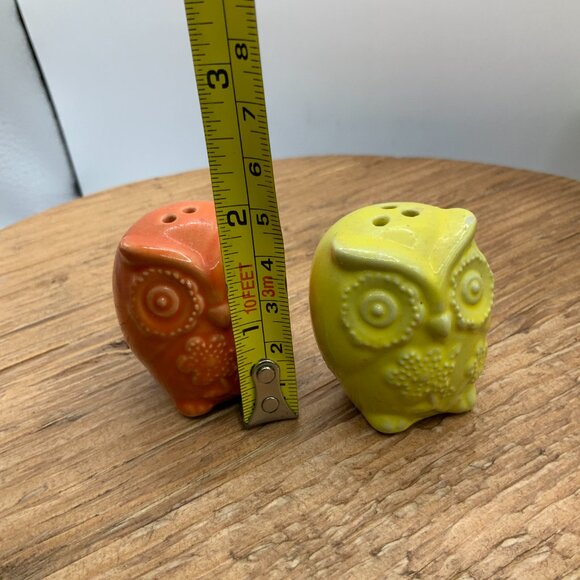 Owls Ceramic Vintage Orange Yellow Miniature Salt and Pepper Shakers - Picture 7 of 7